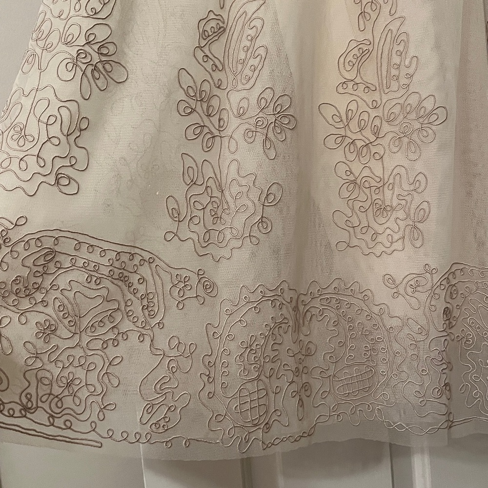 BCBGMaxAzria Strapless Ivory Dress with Embroidery - Women’s Small size 4-6 - Picture 3 of 8